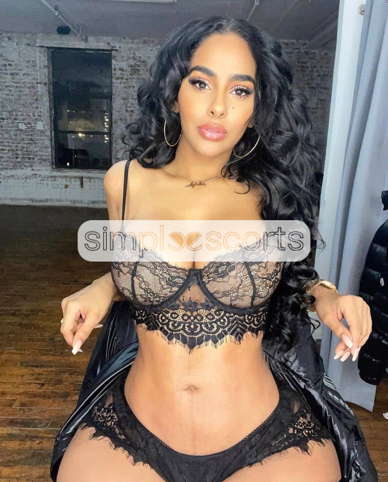 3413150708 CHICA DISPONIBLE CON LUGAR INCLUIDO