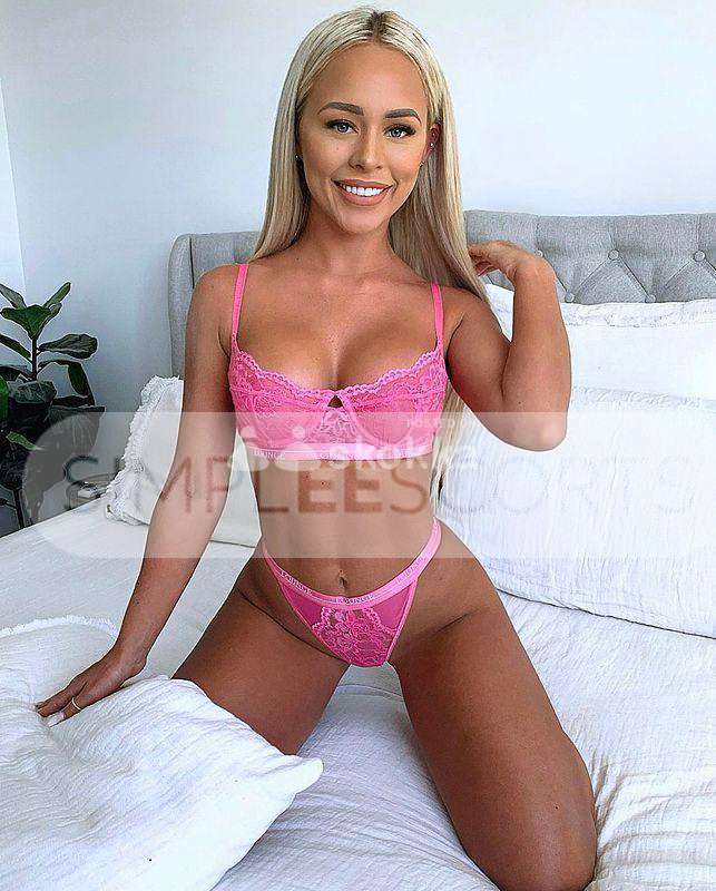 424168356 Polish model Alina the blonde