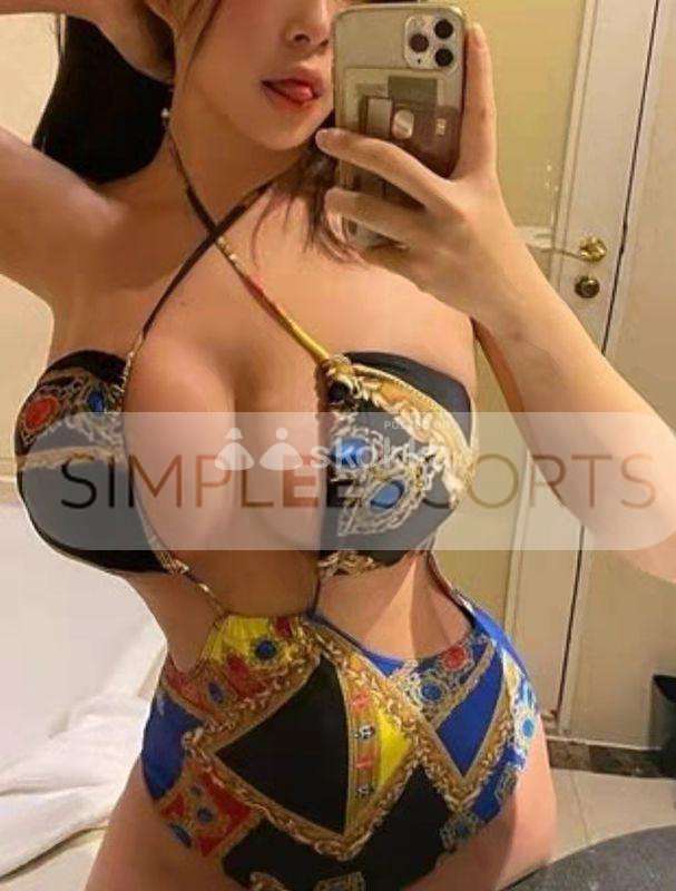 406306602 Get horny with my sweet peachy bum