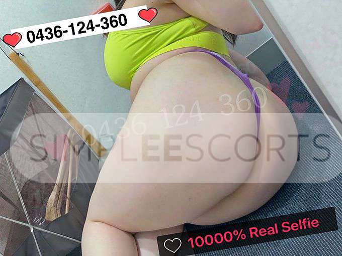 436124360 20-year-old Hottie in Sloppy and Oily Massage