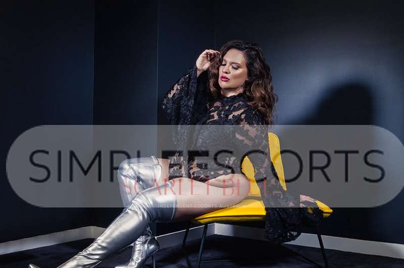 451912424 milf boss brunette Mistress Lucilla