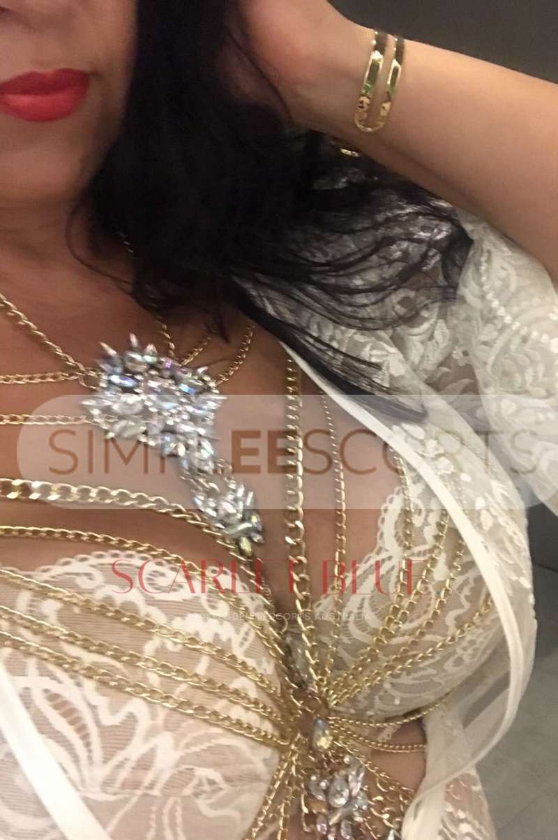 402918938 Divine Anais