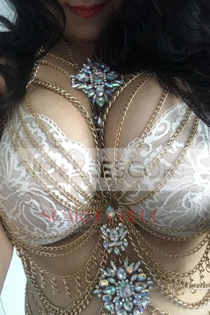 402918938 Divine Anais