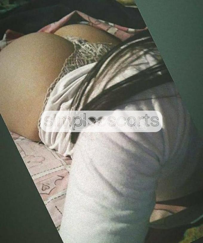 952204895 Mia, boliviana ardiente. 22 años.