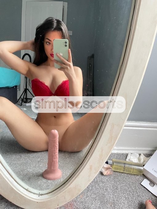 991537556 Atrevida modelo la cama y muy perra