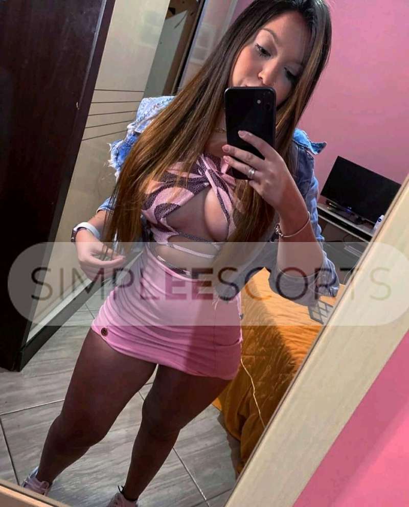 993959585 Fernanda hot
