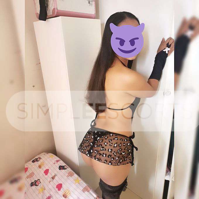 954942734 Katy tu reina en la cama