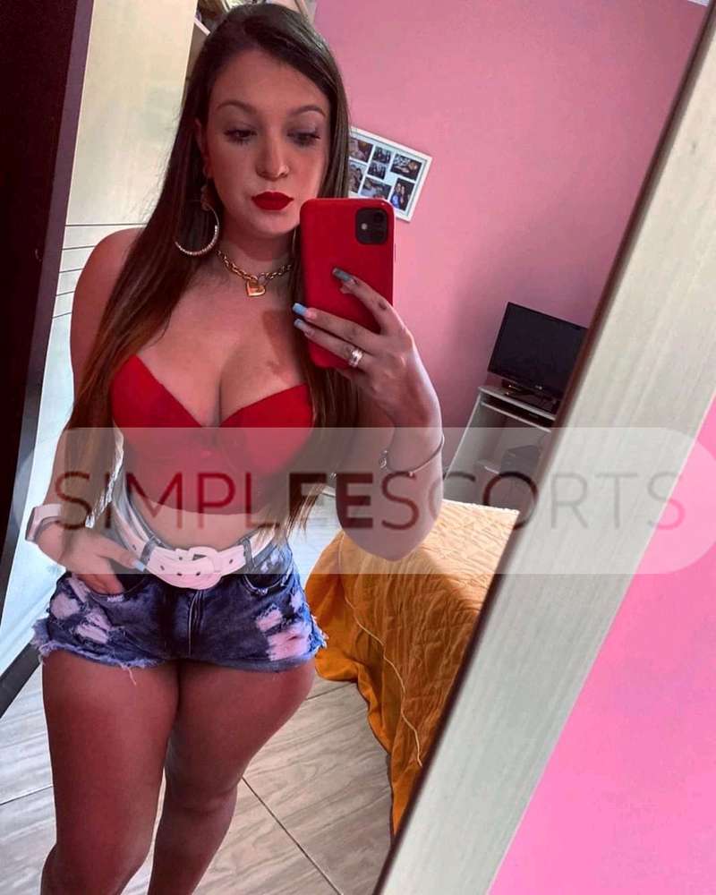 993959585 Fernanda hot