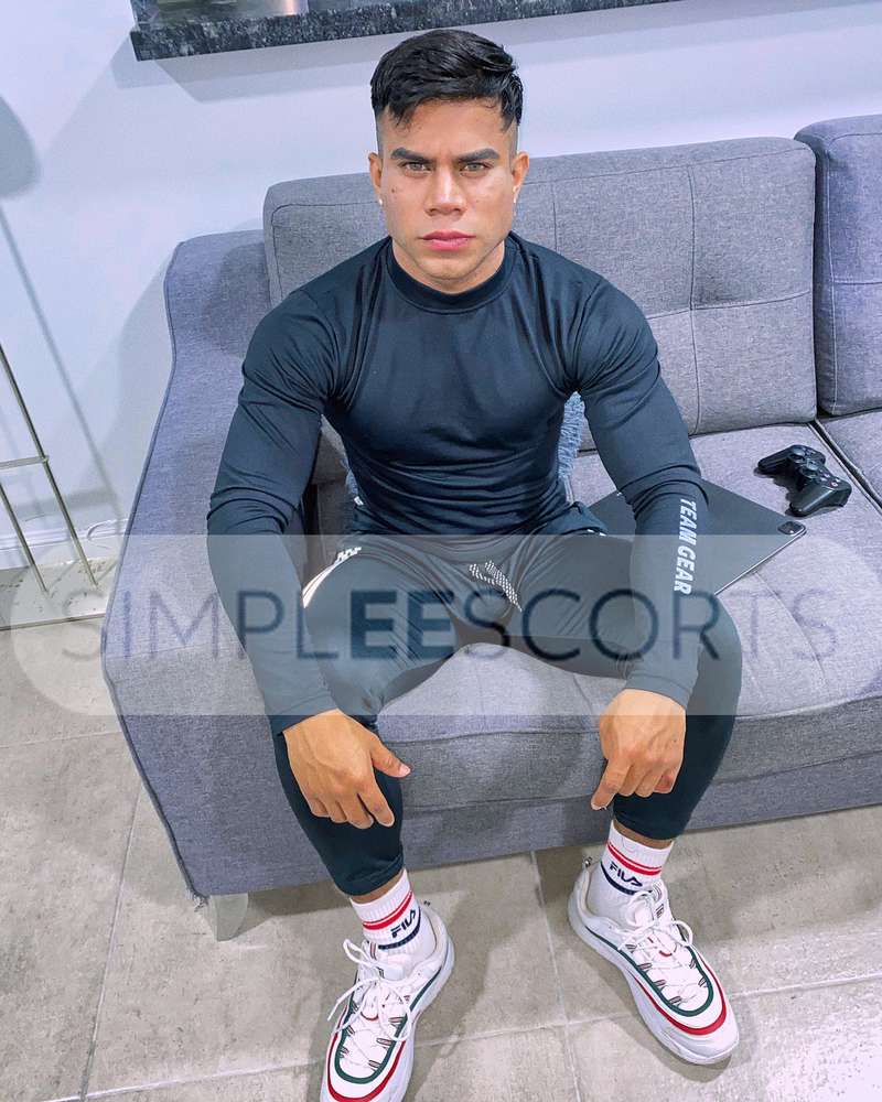 933000304 Escorts hombre gay