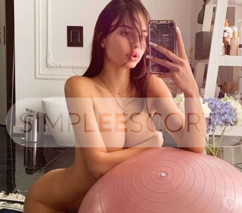 832079711 Carla is a classy Partygirl
