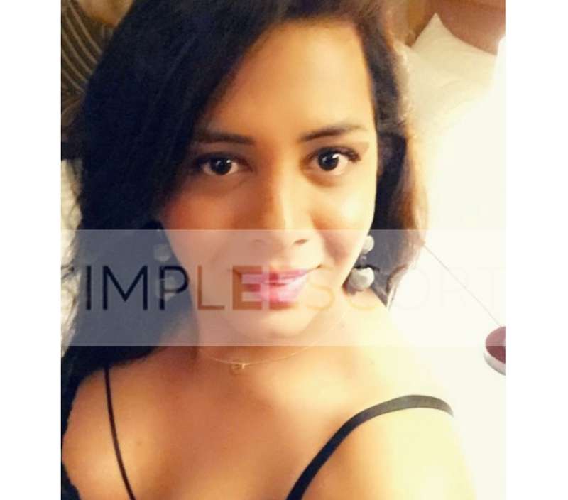 0832054968 Dessy is a dominant goddess ready to make your dreams come true.