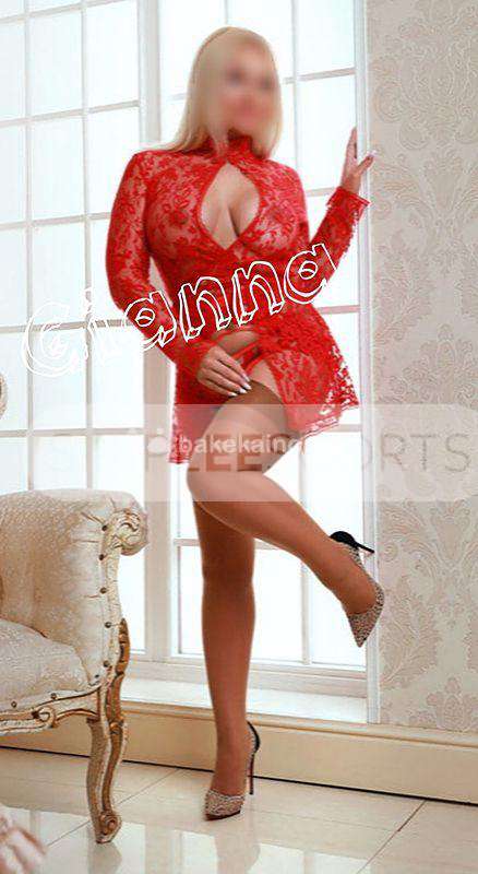 3714780620 Gianna Jane, la Ferrari delle MILF