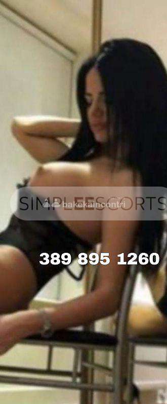 3898951260 Studentessa esplosiva, Mariana