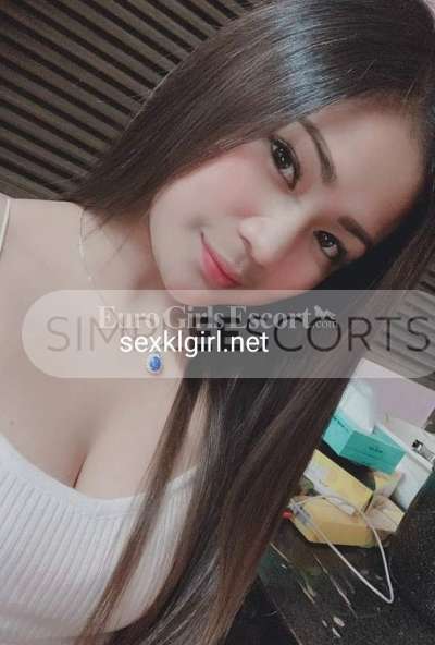 109122559 I'm Yati charming and independant seductive party blonde full time available for body sex services.