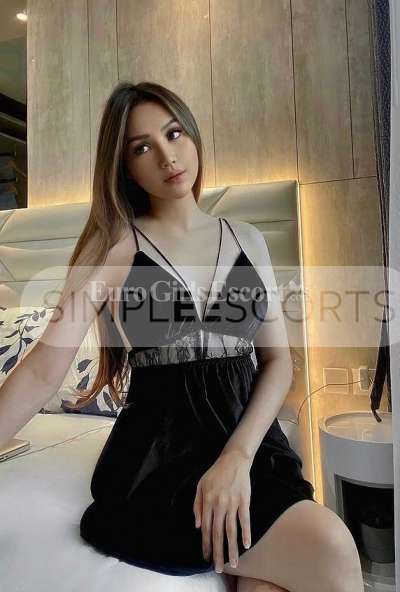 162433945 I'm Andrea charming and independant seductive party blonde full time available for body sex services.