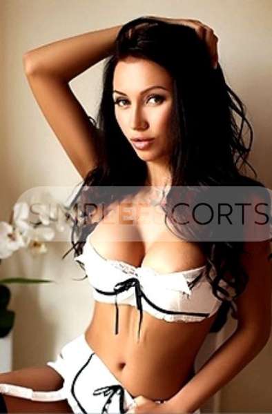99106475 Brunette perfect lady of your dreams is here.