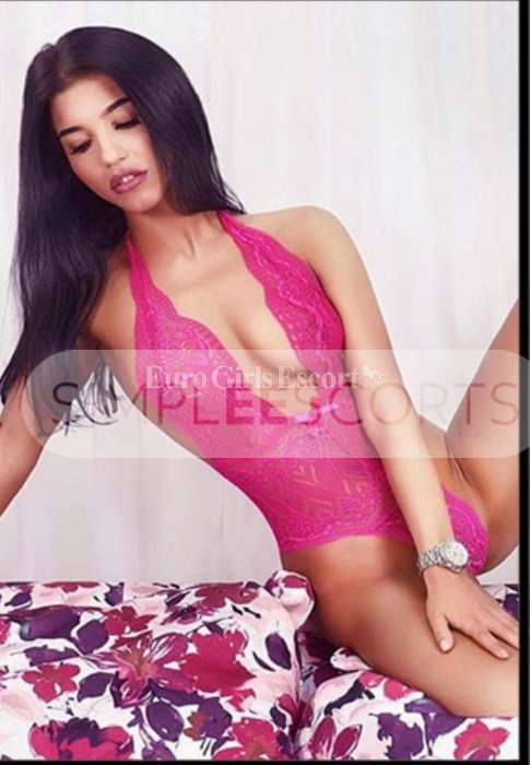 99705863 Charming and beautiful seductive lady Dia full time available for body sex services.