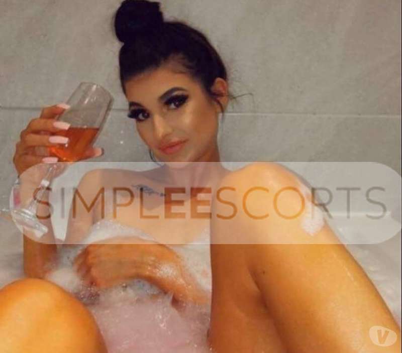 7904088577 I'm very hot high profile party blonde giving sex services